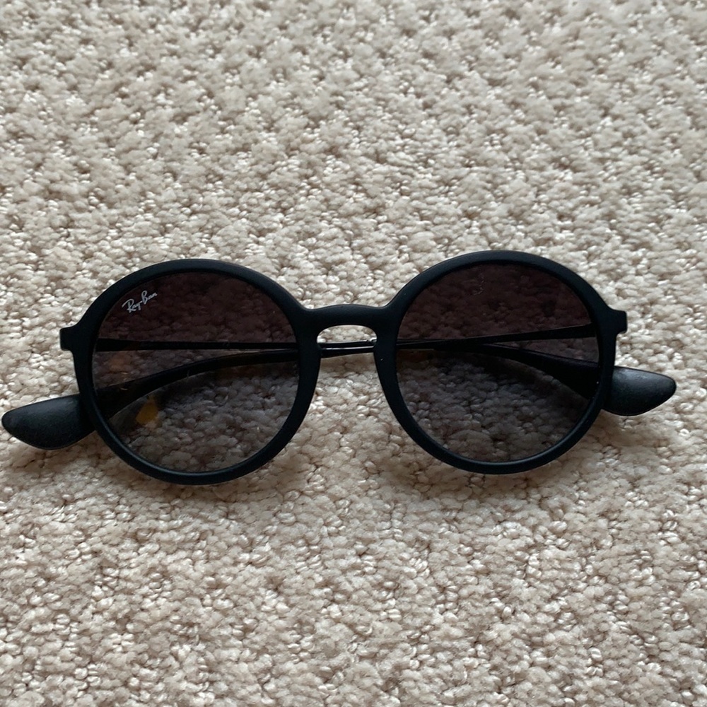Navy circle ray bans